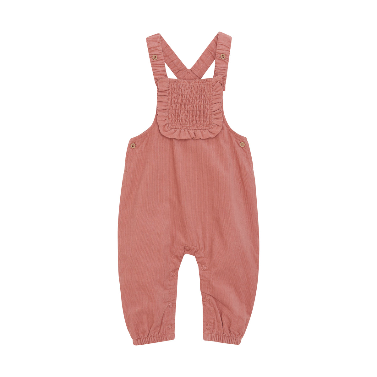Der Minymo - Overall von Minymo ist ein babyrosa Cord-Overall mit überkreuzten Trägern und einem gerüschten, gesmokten Latz. Die Hosenbeine haben elastische Bündchen und der Overall hat Knöpfe an den Trägern und Seiten zum Verschließen. Dieses bezaubernde Stück besteht aus 100 % Baumwolle und ist GOTS-zertifiziert.