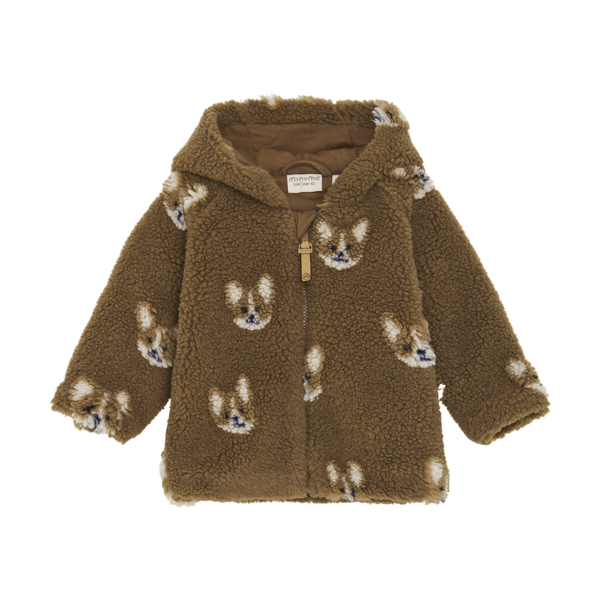 Die Minymo - Jacke für Kinder ist eine braune Fleecejacke, die ein Allover-Muster aus kleinen, weißen und braunen Häschen zeigt. Diese kuschelige und flauschige Jacke verfügt über einen Frontreißverschluss und eine Kapuze. Im Nackenbereich befindet sich ein beiges Minymo-Label.