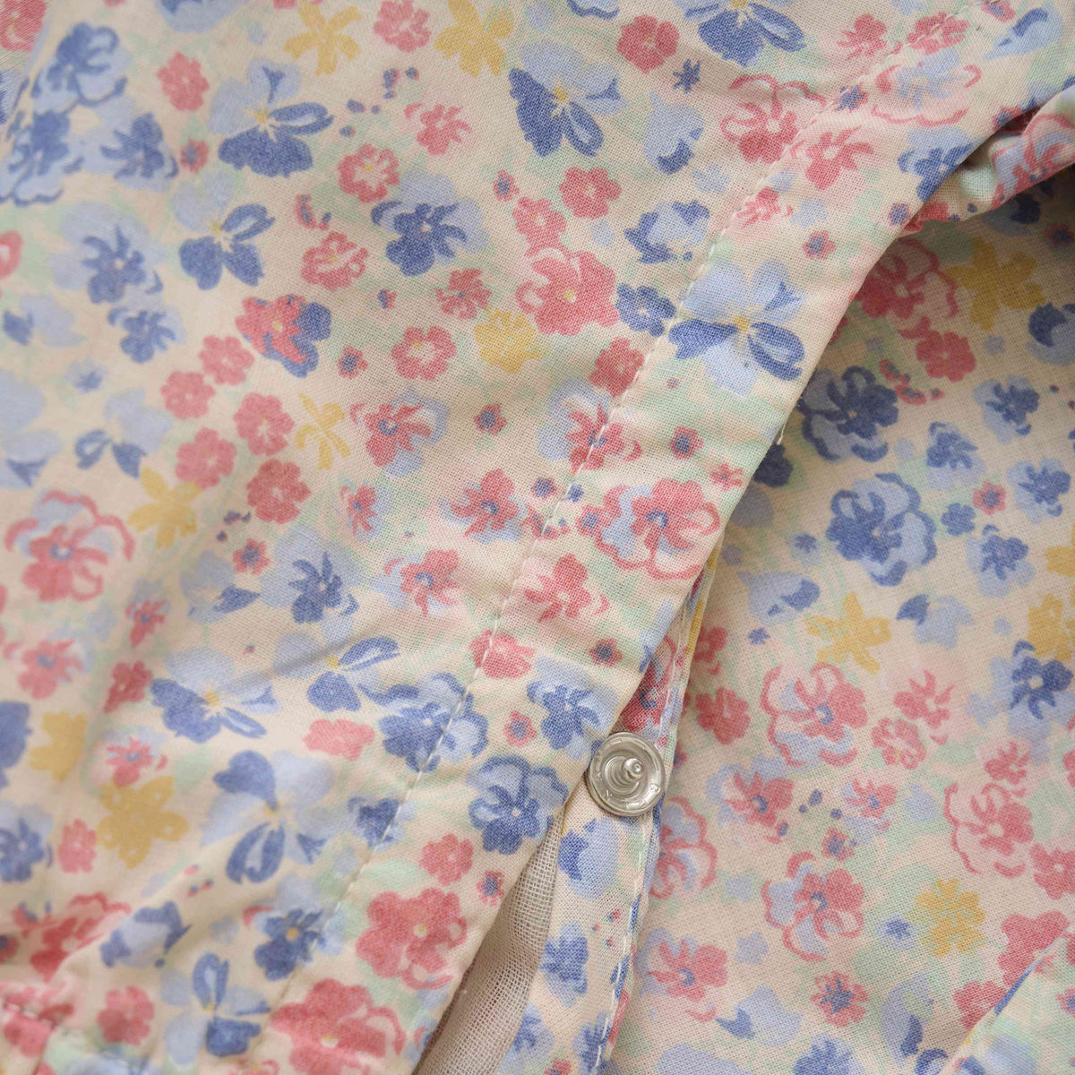 Kurzarm-Strampler mit Blumenmuster