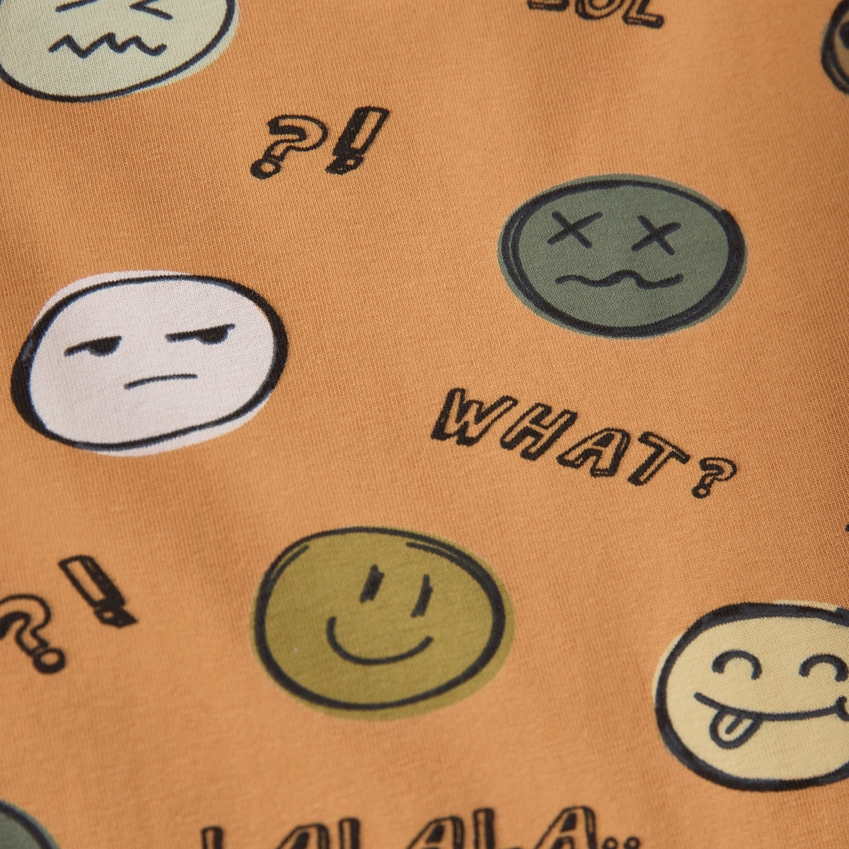 T-Shirt „Smiley“ – Fröhlicher Allover-Print | 95 % Baumwolle, 5 % Elastan - nila kids