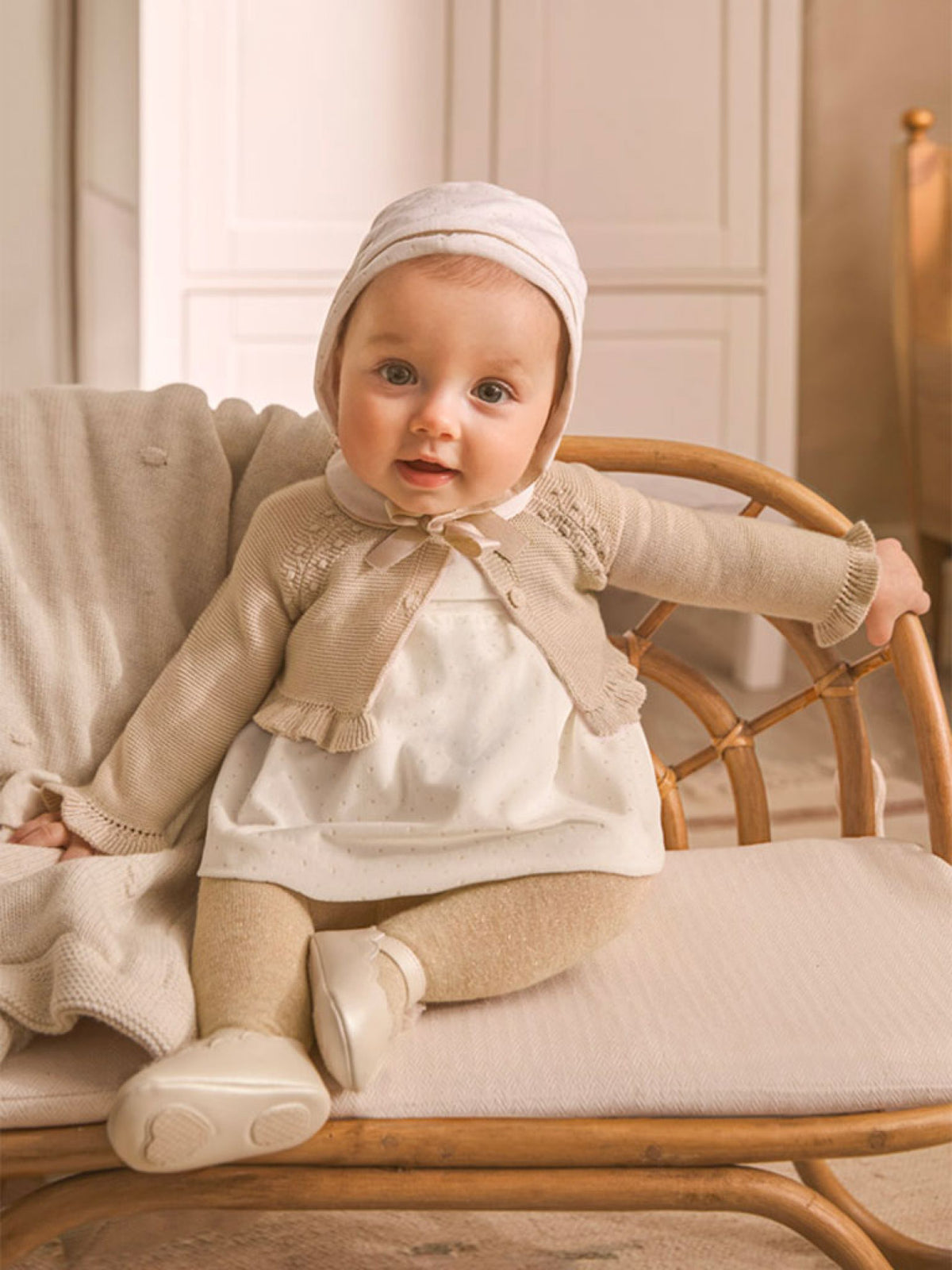 Festliches Kleid mit Hut