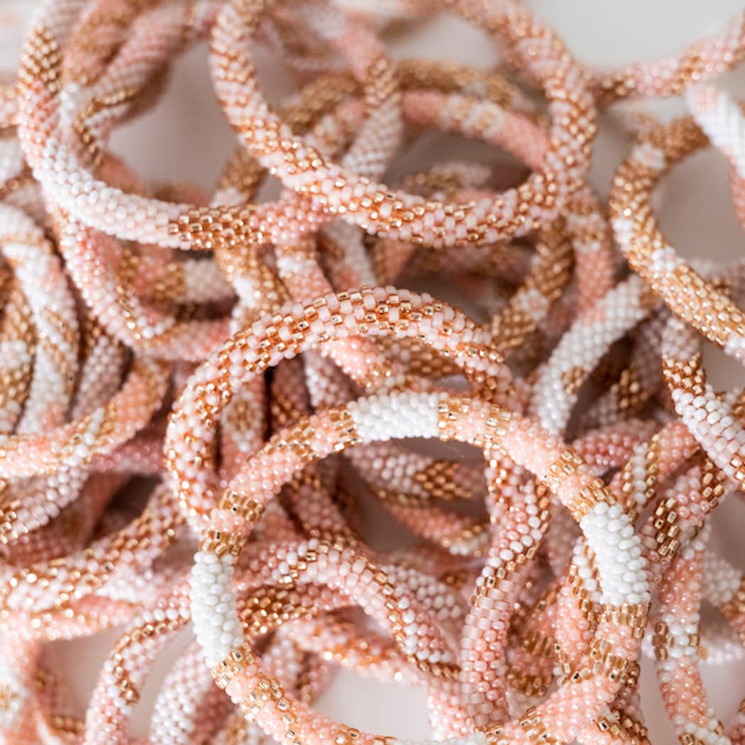 Perlenarmbänder für Erwachsene in zarten Rosa- und Roségoldtönen - nila kids
