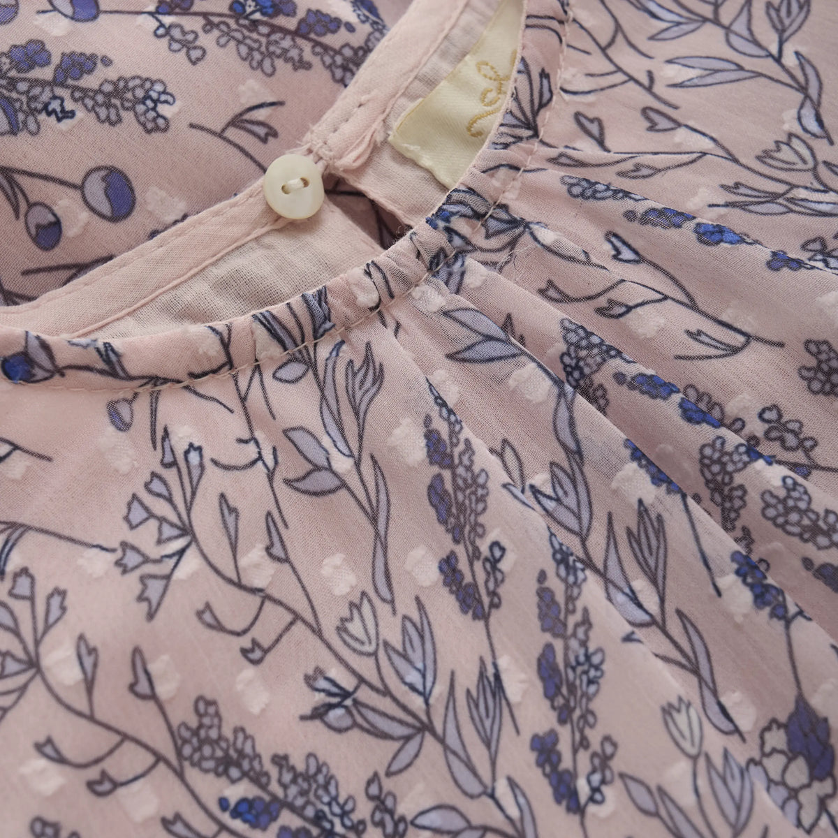 Baby Kleid „Flower Dobby“ – Zartrosa mit floraler Stickoptik