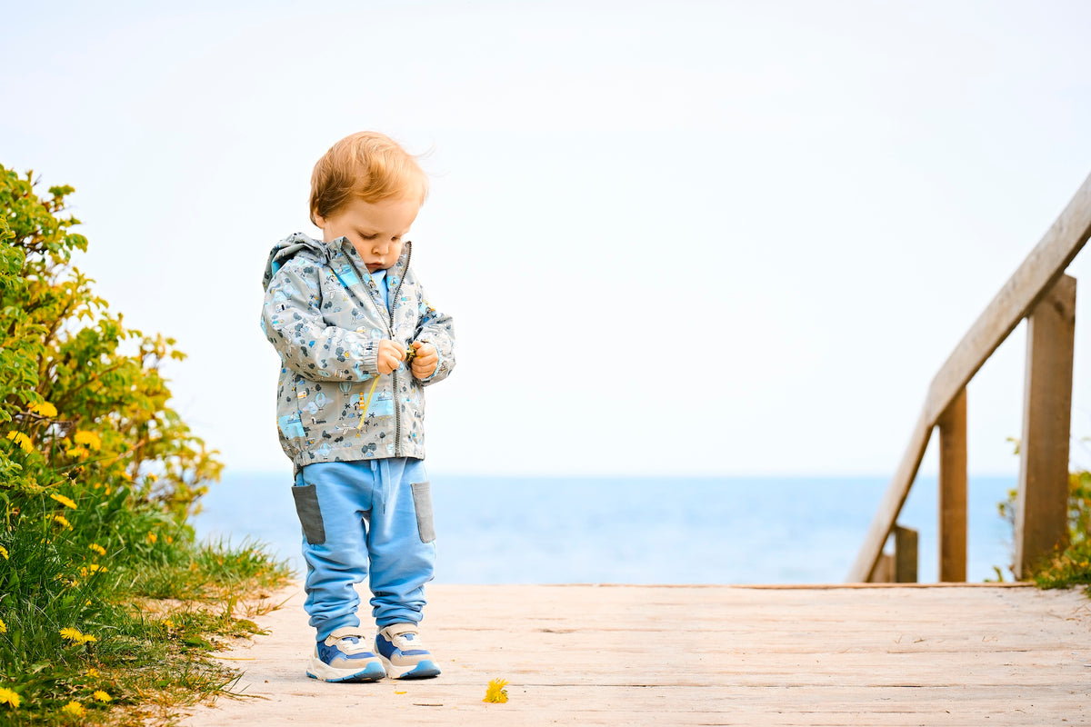 Übergangsjacke „Reise“ – mit Abenteuer-Print | 100 % Polyester, wind- & wasserabweisend - nila kids