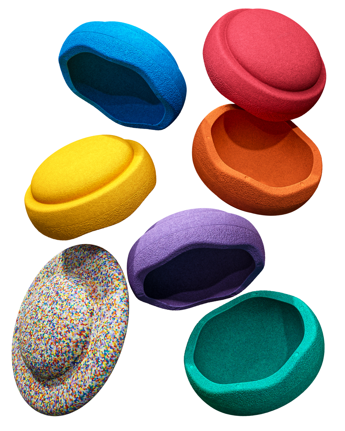 Bunte Tierbetten sind vor einem weißen Hintergrund angeordnet. Es gibt insgesamt sieben Betten, jedes in einer anderen Farbe: blau, rot, gelb, orange, lila, bunt mit konfettiartigen Punkten und blaugrün. Jedes Bett ist bauschig und rund mit einer hohlen Mitte – fast wie gemütliche Nester für Stapelstein - Rainbow Classic (6 Stück + 1 Board) von Stapelstein.