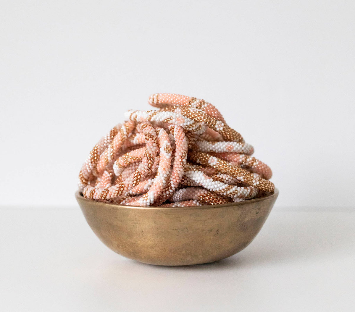 Perlenarmbänder für Erwachsene in zarten Rosa- und Roségoldtönen - nila kids