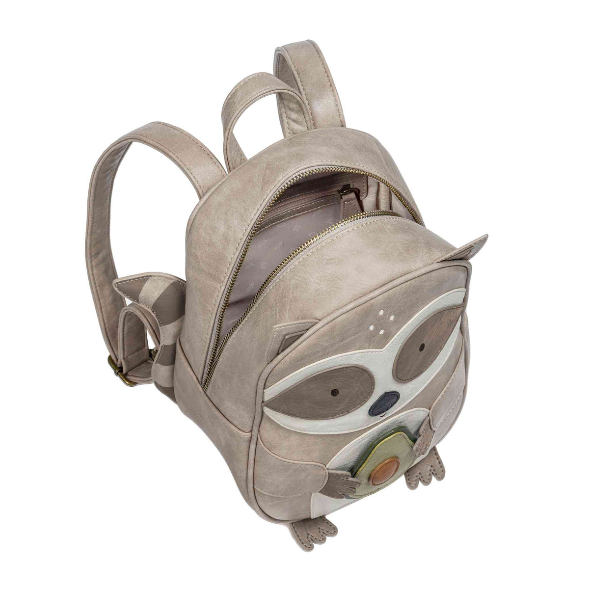 The Little Who - Rucksack Waschbär Waldemar, ein kleiner, beiger Rucksack in Form einer Eule, mit großen Augenklappen und einem Schnabel. Die Eule hält eine Avocado in der Hand, die sich am Boden des Rucksacks befindet. Er ist aus nachhaltigen Materialien gefertigt, hat verstellbare Riemen, eine Öffnung mit Reißverschluss und zusätzliche kleine Details wie Ohren und Füße.