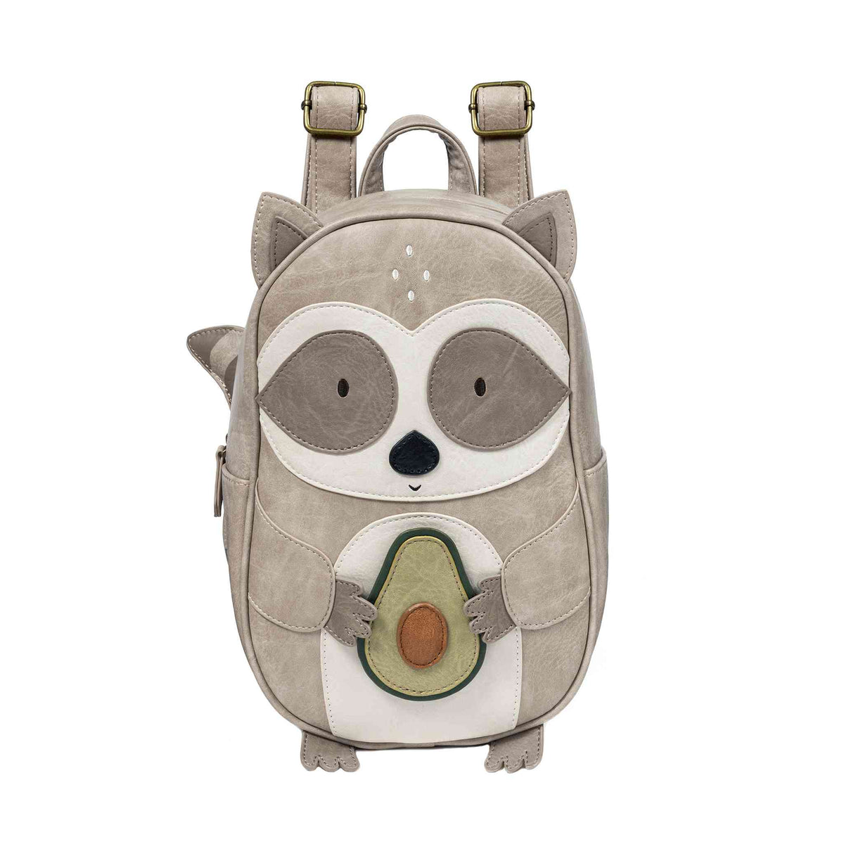 Ein süßer Kinderrucksack, der aussieht wie ein Waschbär, der eine Avocado hält. Der Little Who - Rucksack Waschbär Waldemar von Little Who, erhältlich bei Ihrem örtlichen Kinderartikelgeschäft, hat ein beige-graues Farbschema mit liebenswerten Gesichtszügen und kleinen Ohren auf der Oberseite. Er hat außerdem verstellbare Riemen und einen oberen Griff zum Tragen.