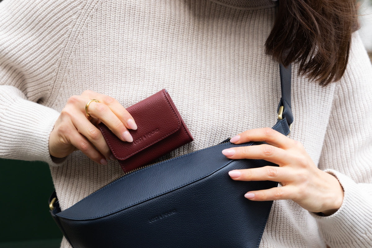 Faltportemonnaie klein in Berry mit Bauchtasche Navy
