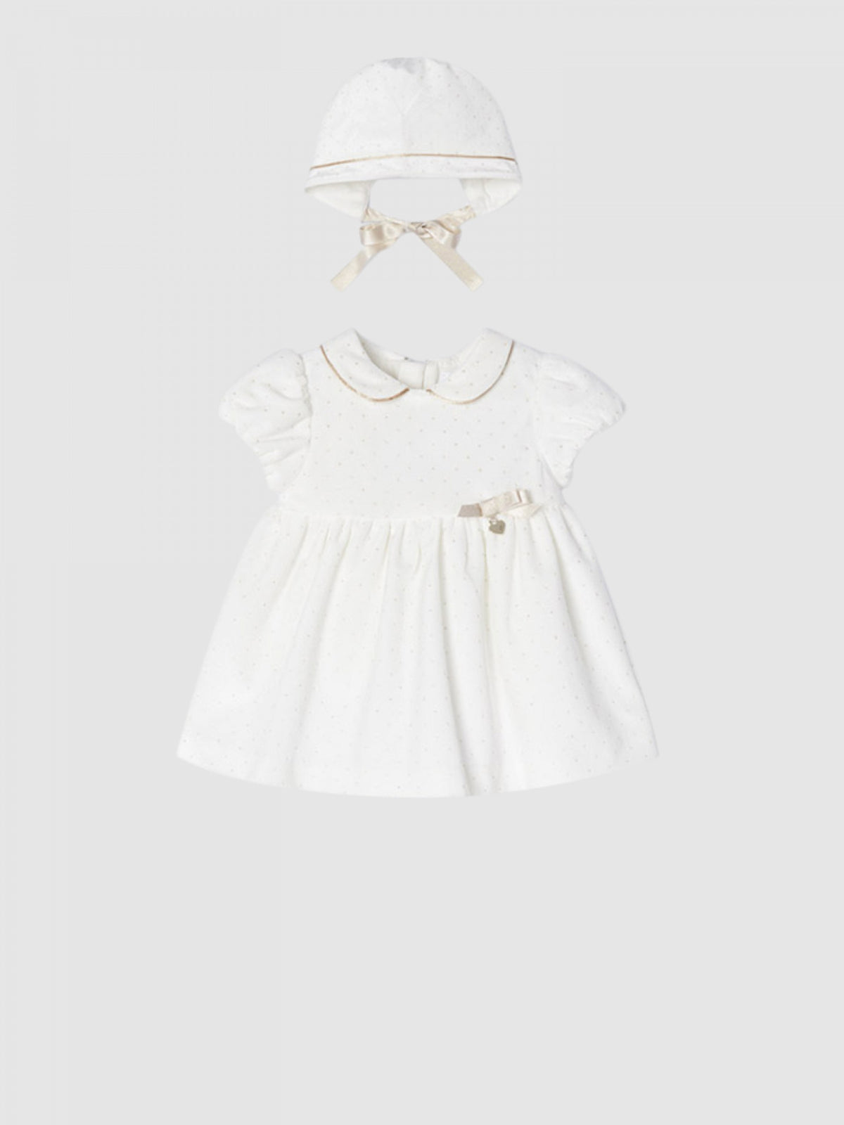 Festliches Kleid mit Hut