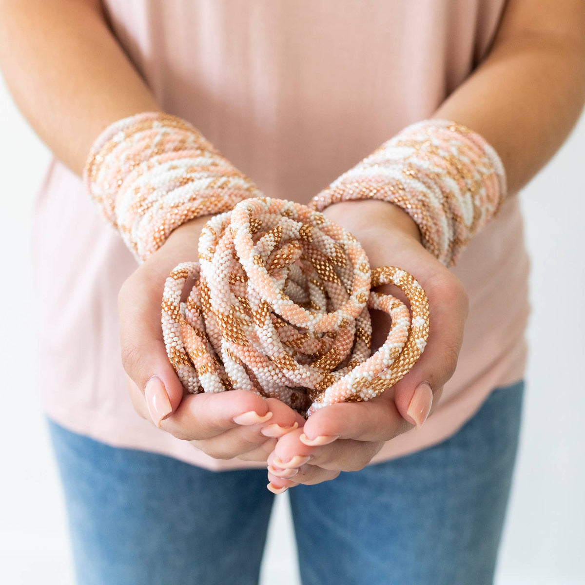 Perlenarmbänder für Erwachsene in zarten Rosa- und Roségoldtönen - nila kids