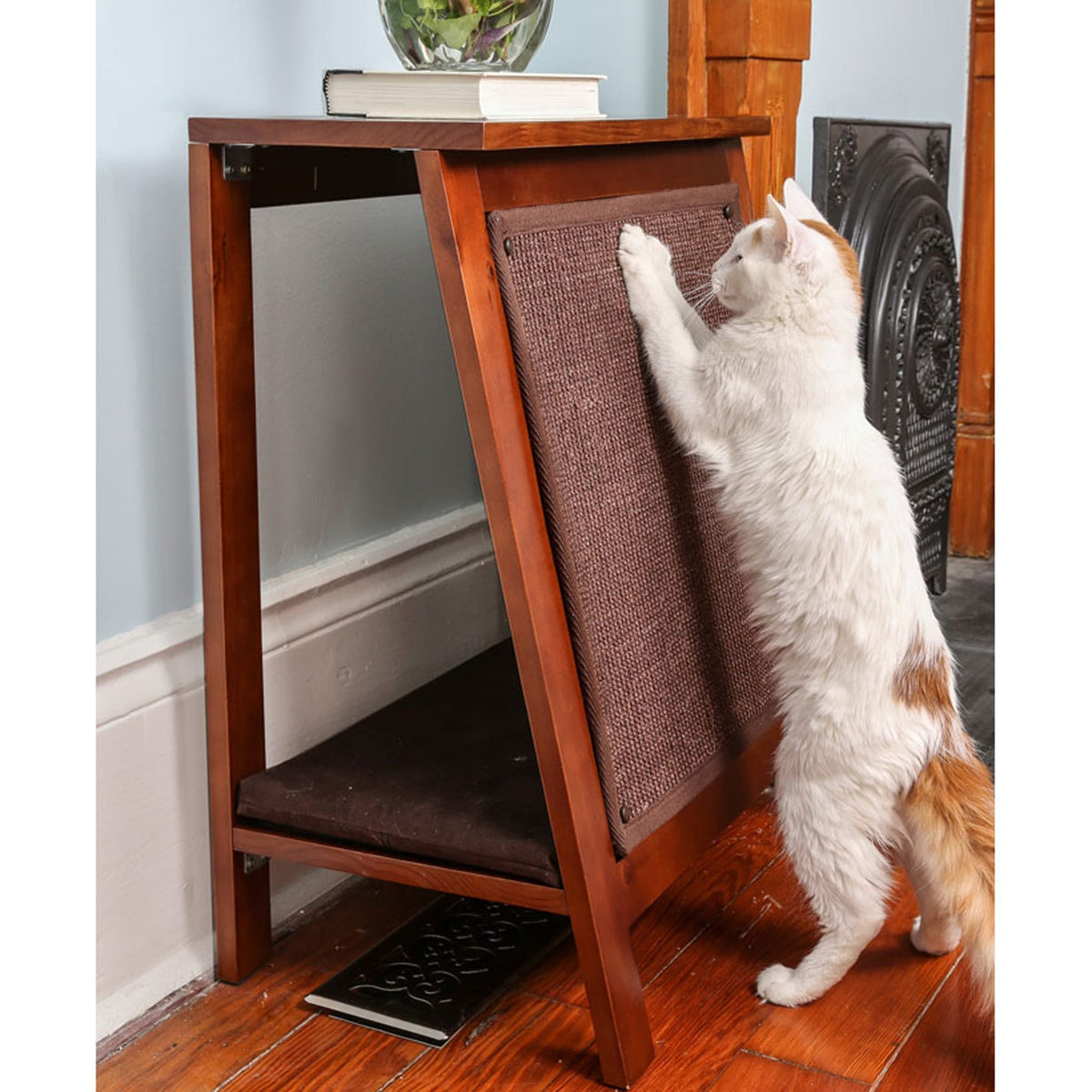 Cama para gatos con estructura en A de The Refined Feline
